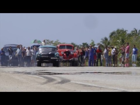 Cuba’s classic cars hurdle down the highway (Anthony Bourdain Parts Unknown)